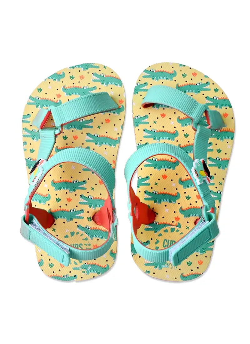 Cubs Youth boys’ sandal with a surfing croc print